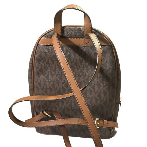 Michael Kors Mono-gram Canvas Jet Set
Backpack. Care tag included - Picture 3 of 8